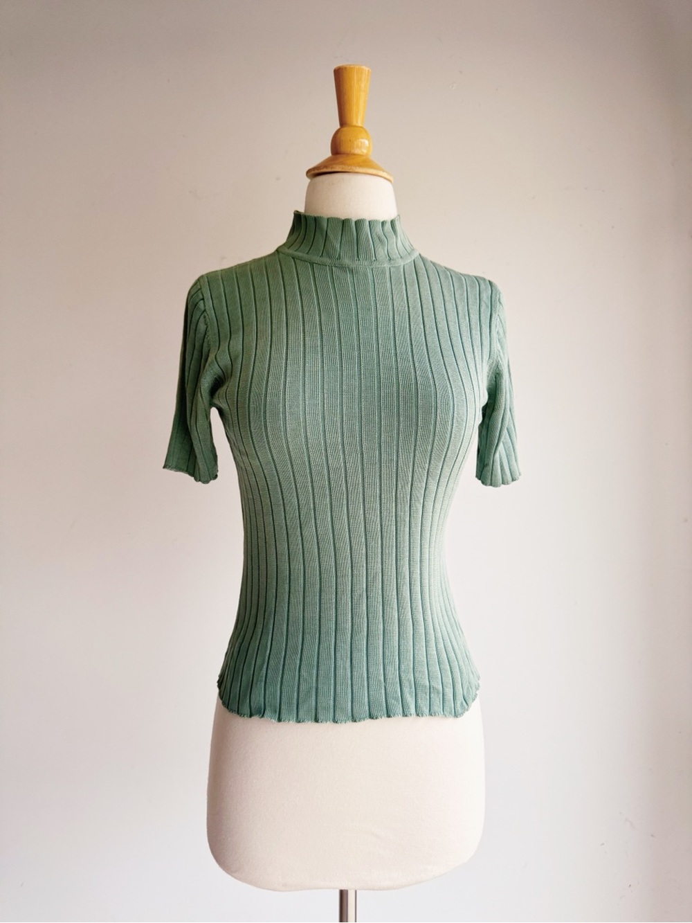 Henri Bendel Silk Ribbed Mock Neck Top Sage Green Short Sleeve Fitted Vintage M
